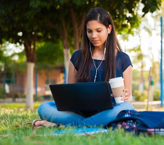 Estudiante de pregrado en modalidad virtual